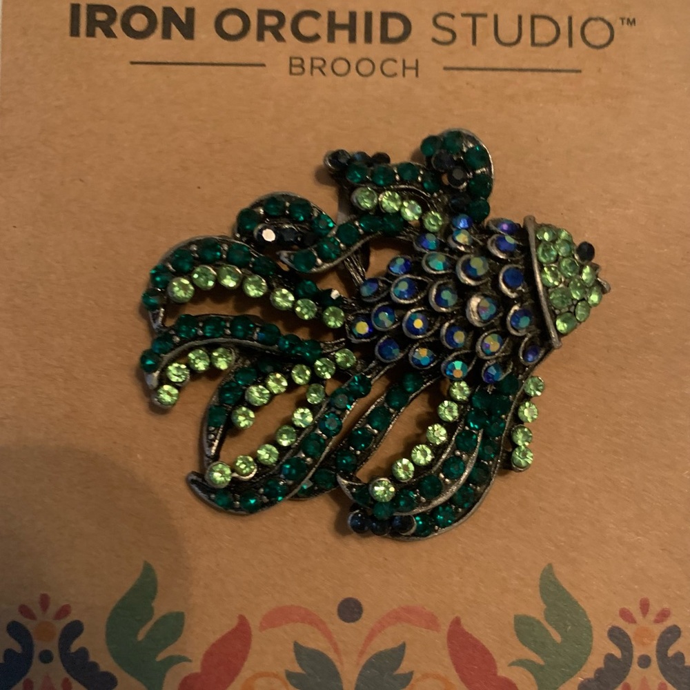 Rhinestone Fish Brooch